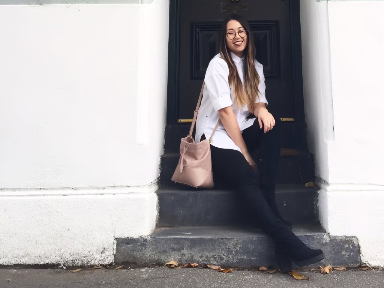 Jessica-Anne Lyons beauty blogger self portrait