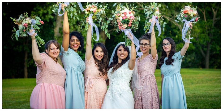 wedding trends mismatch bridesmaids