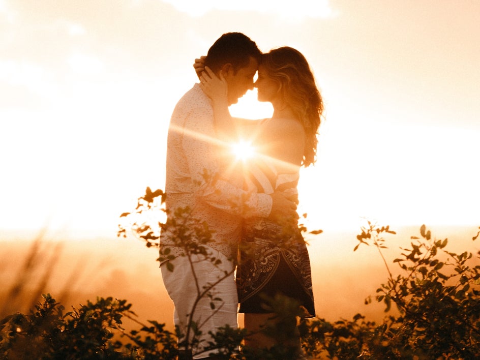 engagement photo golden hour