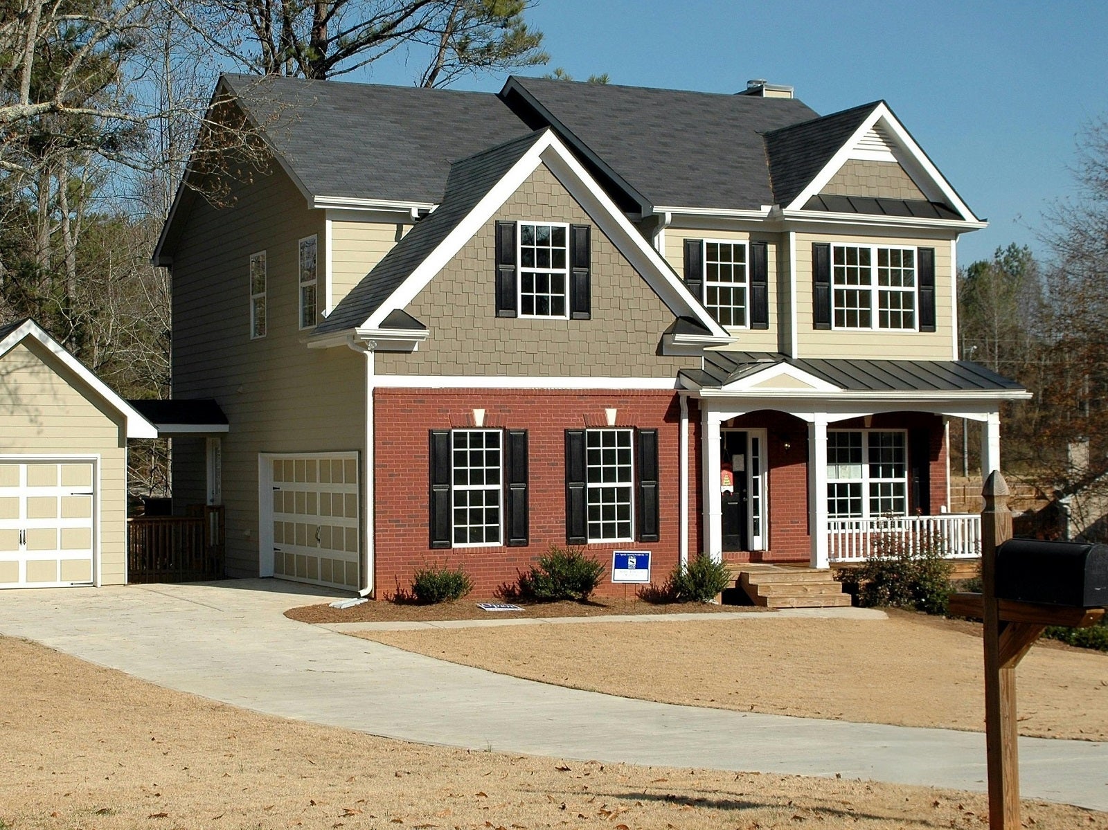 How to Remove Distractions and Clutter From Real Estate Photos | Learn ...